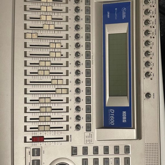 Korg D1600 Digital Recording Studio 16Track Multi- - Picture 3 of 4